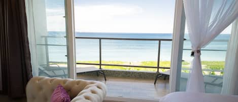 Romantic Double Room, Ocean View | Premium bedding, desk, blackout drapes, rollaway beds