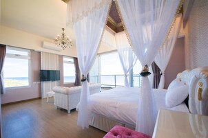 浪漫双人房, 海洋景观 | 高档床上用品、办公桌、遮光窗帘、折叠床/加床（额外收费）