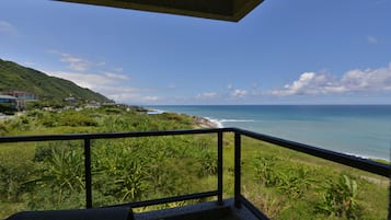 Gallery Quadruple Room | Balcony