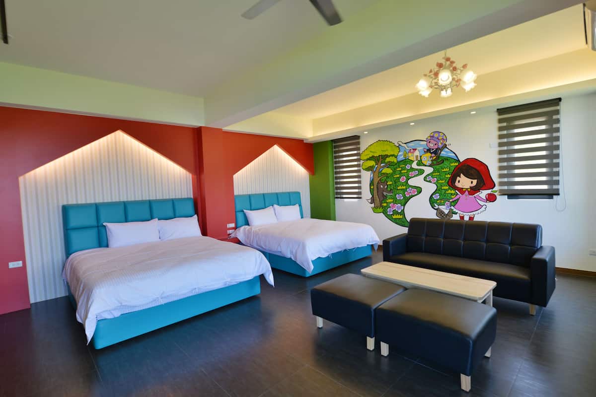 Ropa de cama de alta calidad, escritorio y cortinas blackout
