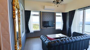 Deluxe Double Room | Premium bedding, desk, blackout drapes, rollaway beds