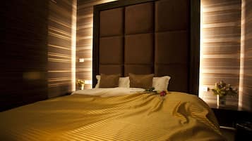 スタンダード ダブルルーム 1 ベッドルーム 窓なし | 客室ごとに異なる装飾、客室ごとに異なるインテリア、デスク、遮光カーテン