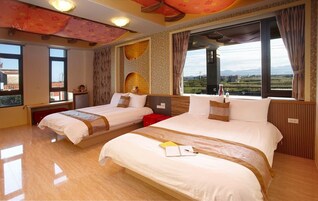 Quadruple Room | Individually decorated, individually furnished, desk, blackout drapes