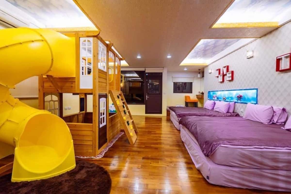 Luxury Quadruple Room | Individually decorated, individually furnished, desk, blackout drapes
