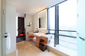 Ducha, artículos de tocador gratuitos, secador de pelo, batas