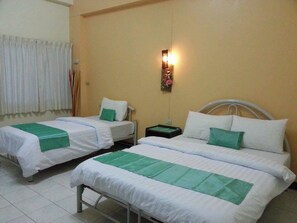 Triple Room | Minibar, desk, free WiFi - Lamphun Place (Lamphun)