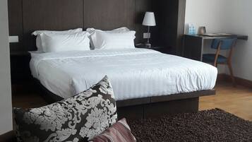 Deluxe Double or Twin Room, 1 Double Bed | Minibar, in-room safe, soundproofing, free rollaway beds