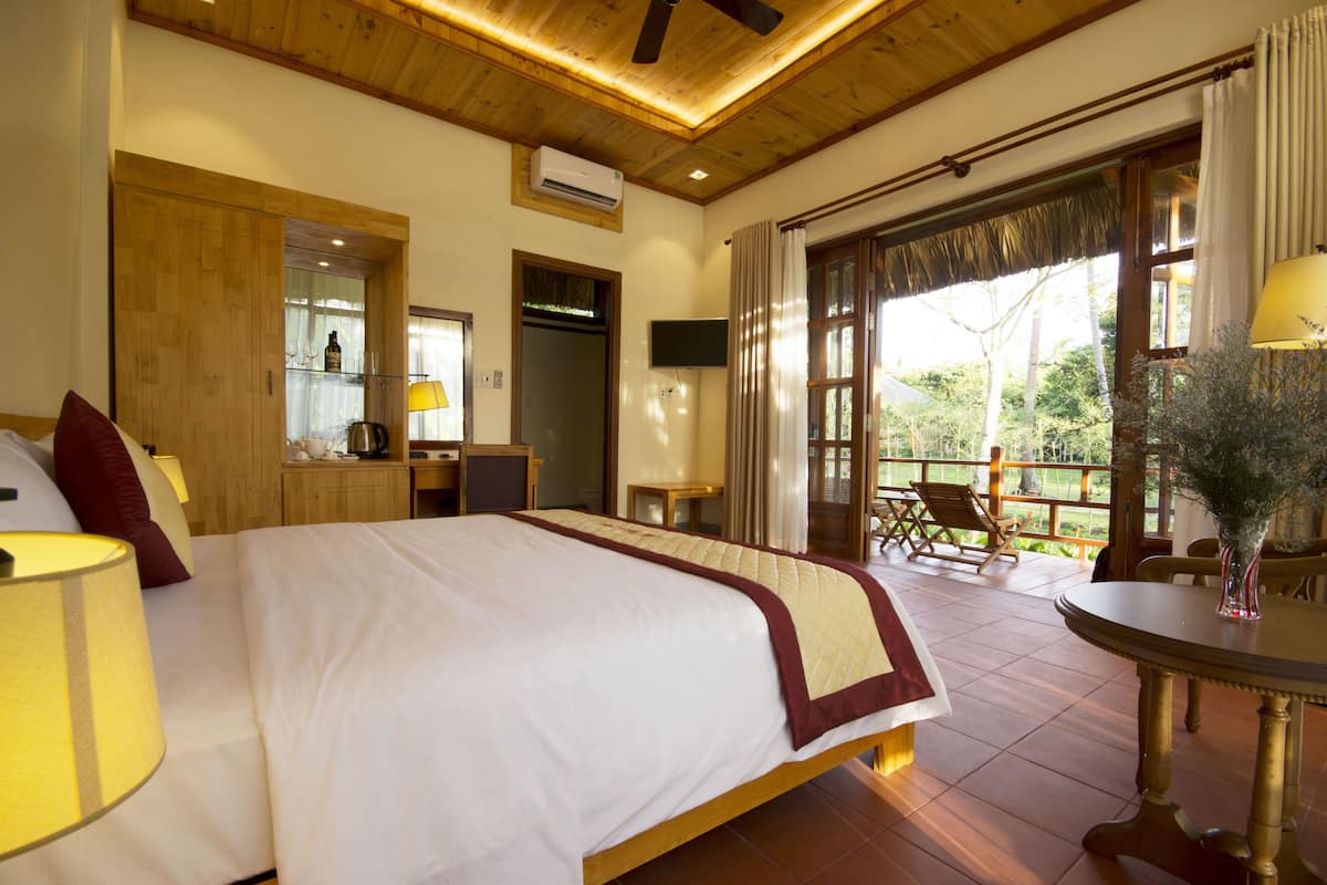 Superior Bungalow, Garden View | Minibar, in-room safe, desk, rollaway beds (surcharge)