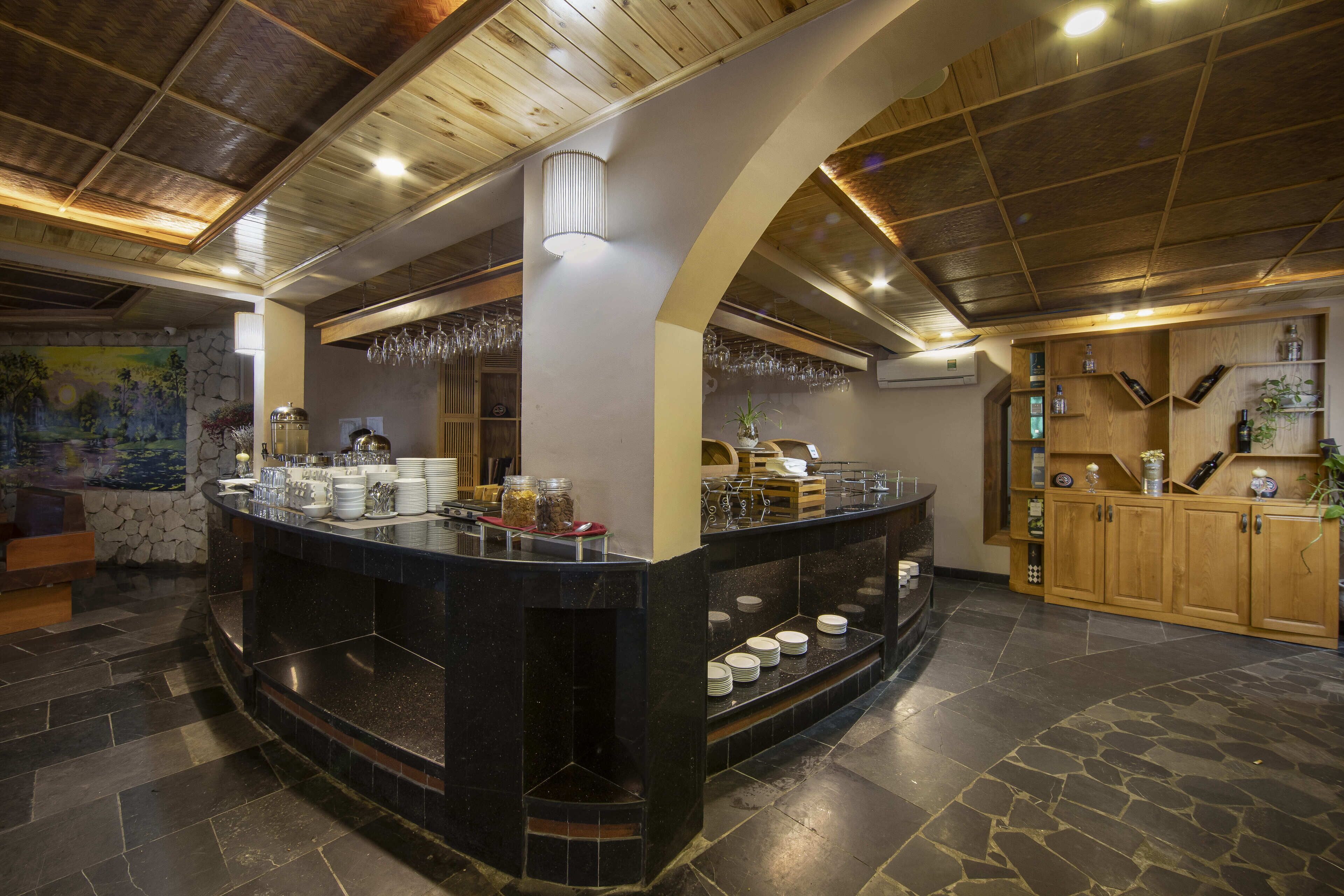 2 restaurants, breakfast, lunch, dinner served; asian cuisine