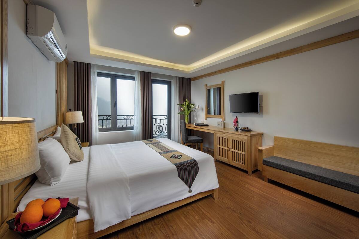 Premium bedding, minibar, in-room safe, desk