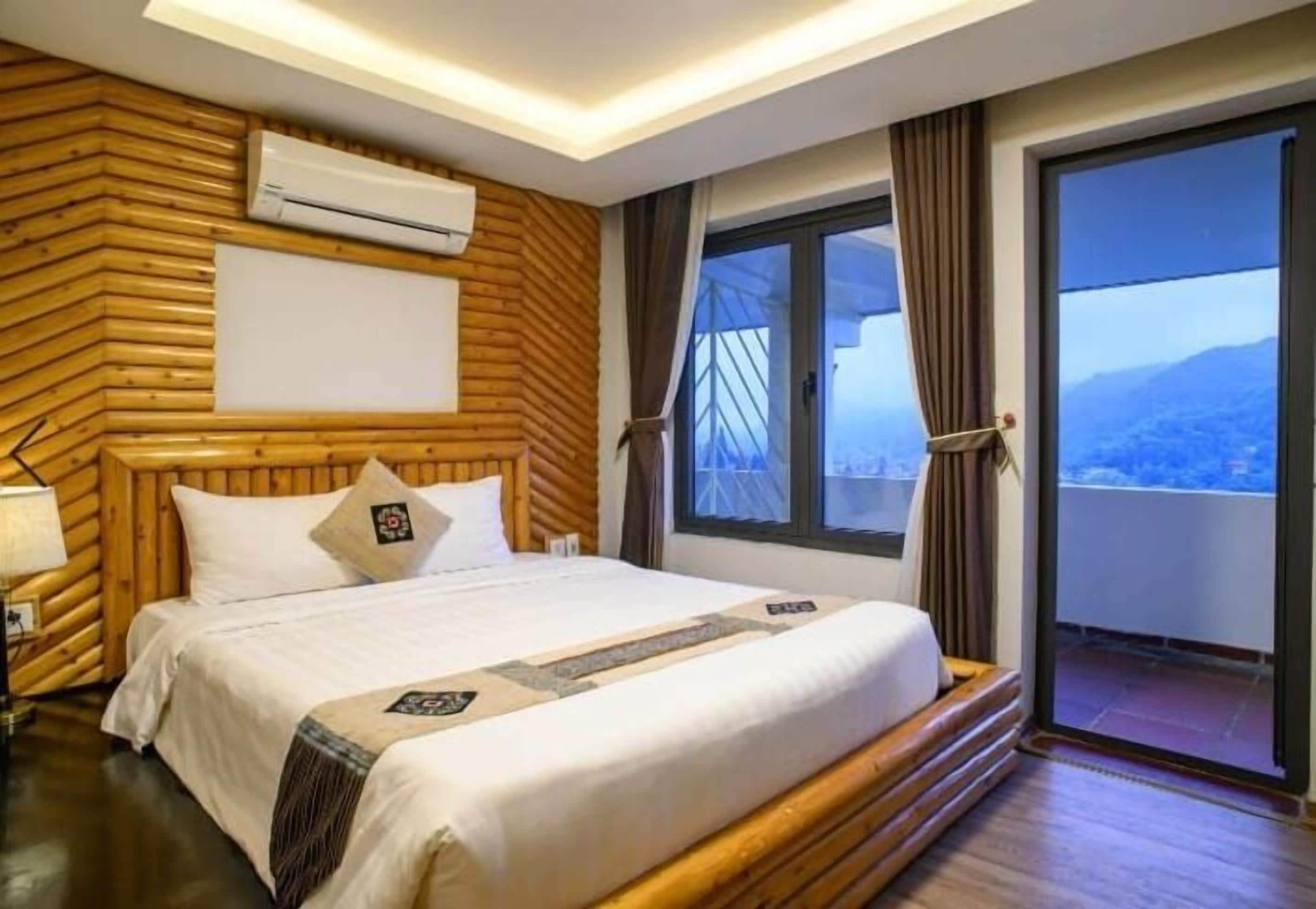 deluxe double room, mountain view | 1 bedroom, premium bedding, minibar, in-room safe