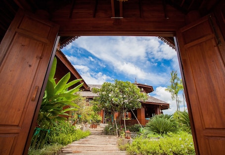 Fachada de la propiedad. Huen Aumpron Resort