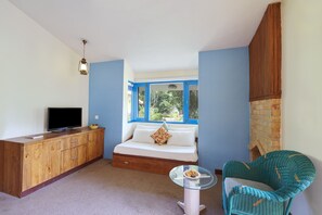 คอทเทจสำหรับครอบครัว, 2 ห้องนอน, วิวสวน | บริเวณนั่งเล่น | ทีวีจอแอลซีดี