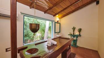Couples treatment room(s), sauna, steam room, body treatments