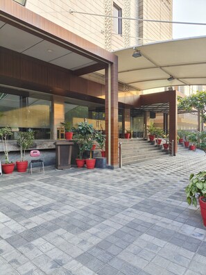 Exterior - Pinnacle by Click Hotels, Lucknow (Lucknow)