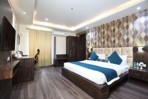 Executive Double Room | Premium bedding, minibar, desk, blackout drapes - Pinnacle by Click Hotels, Lucknow (Lucknow)