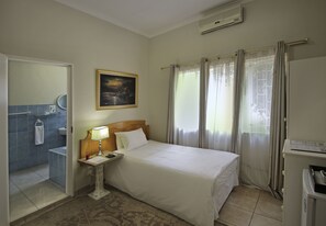 Einzelzimmer | Hochwertige Bettwaren, Schreibtisch, Zustellbetten, kostenloses WLAN