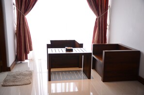 View from room - Hotel Cockpit Airport Reach (Seeduwa - Katunayake)