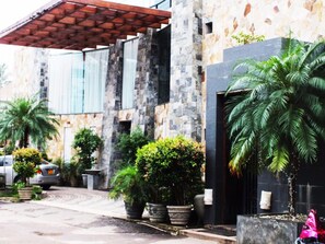Porch - Hotel Cockpit Airport Reach (Seeduwa - Katunayake)
