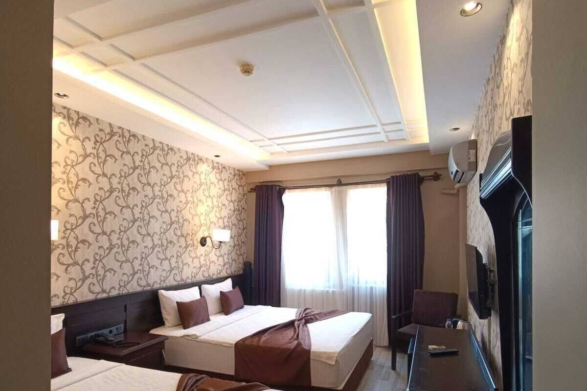 Free minibar items, desk, free WiFi, bed sheets
