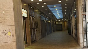 A building entrance with a tiled floor, metal railings, and a sign that reads "UPO ANIMA". - BnButler - Galleria Unione (Milan)