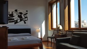 Studio, uitzicht op de stad | Individueel gedecoreerd, individueel gemeubileerd, een bureau