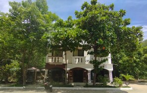 Mặt tiền nơi lưu trú