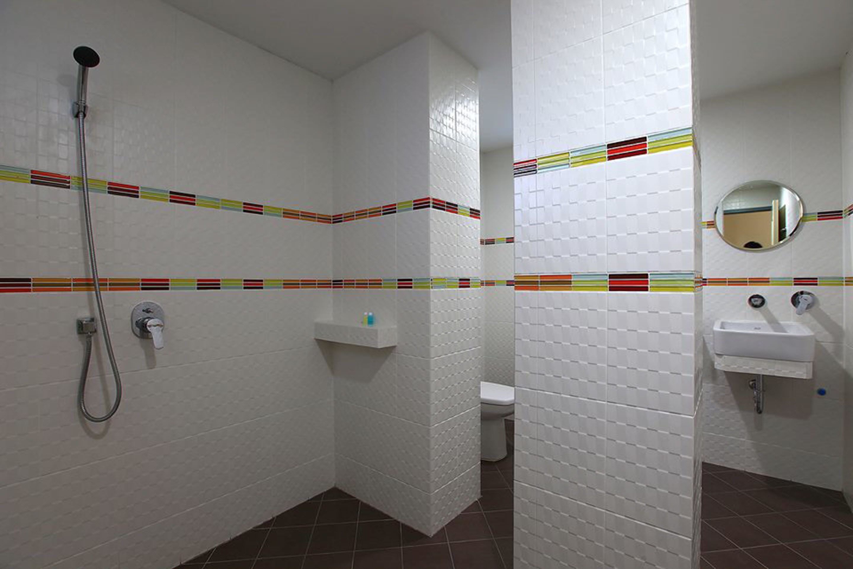 shower, free toiletries, towels