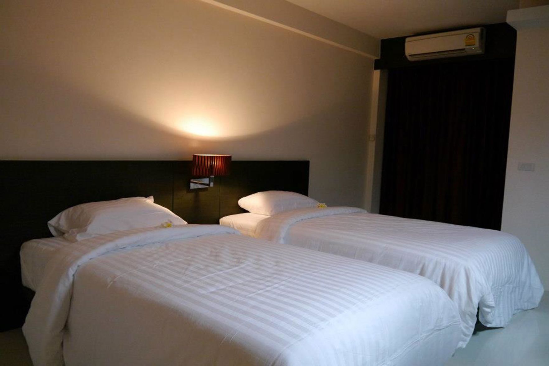 Rollaway beds, free WiFi