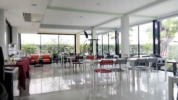 Daily cooked-to-order breakfast for a fee