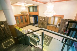 Staircase - Seasons Hotel (Mumbai)