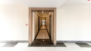 Hallway - Seasons Hotel (Mumbai)