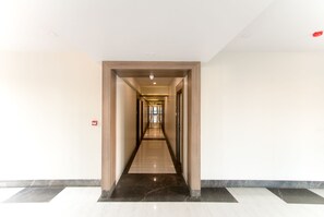 Hallway - Seasons Hotel (Mumbai)