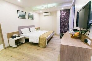 Deluxe Room | Minibar, desk, iron/ironing board, free rollaway beds - Seasons Hotel (Mumbai)