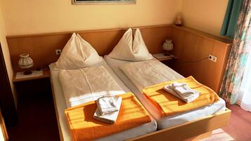 Double Room | In-room safe, soundproofing, free WiFi, bed sheets