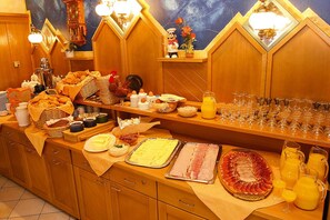 Free daily buffet breakfast - Gasthof-Hotel Winkler (Muhldorf)