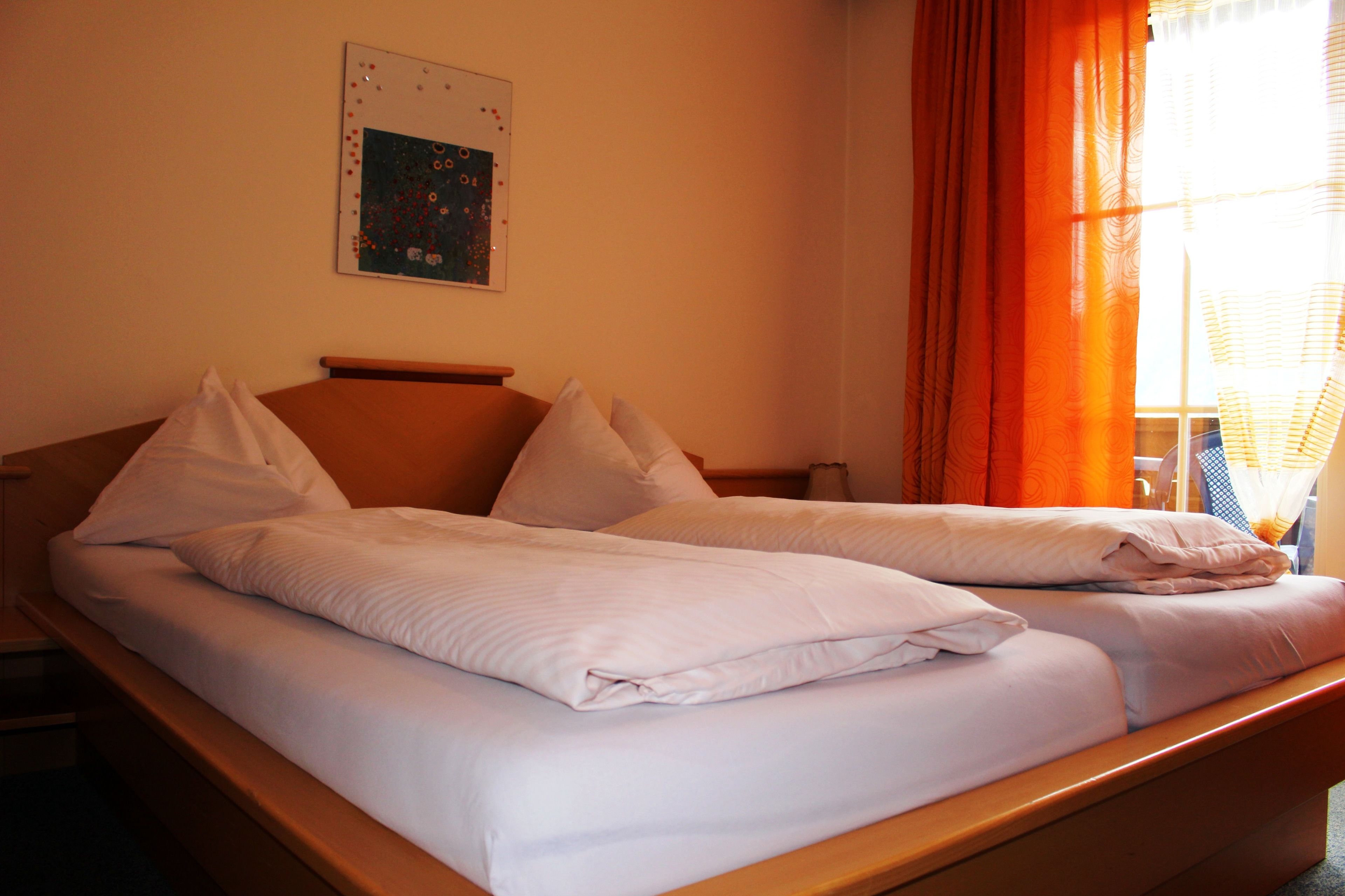 in-room safe, soundproofing, free wifi, bed sheets