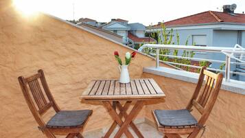 Kamar Deluks | Balkon