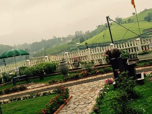 Property grounds - Lake View Comfort Bungalow (Nuwara Eliya)