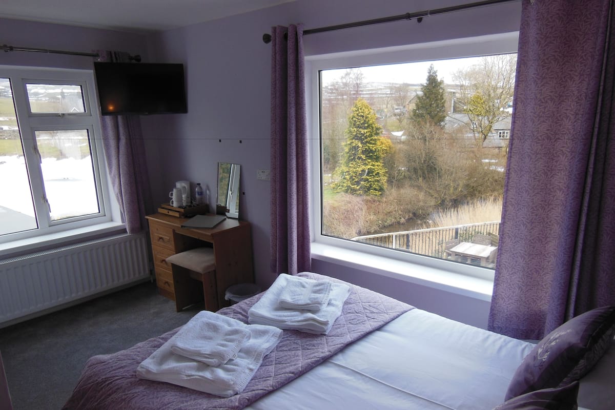Tweepersoonskamer, en-suite badkamer | Lakens van Egyptisch katoen, luxe beddengoed, gratis wifi, beddengoed