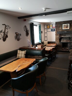 2 bars/lounges, pub - Y Giler Arms (Betws-Y-Coed)