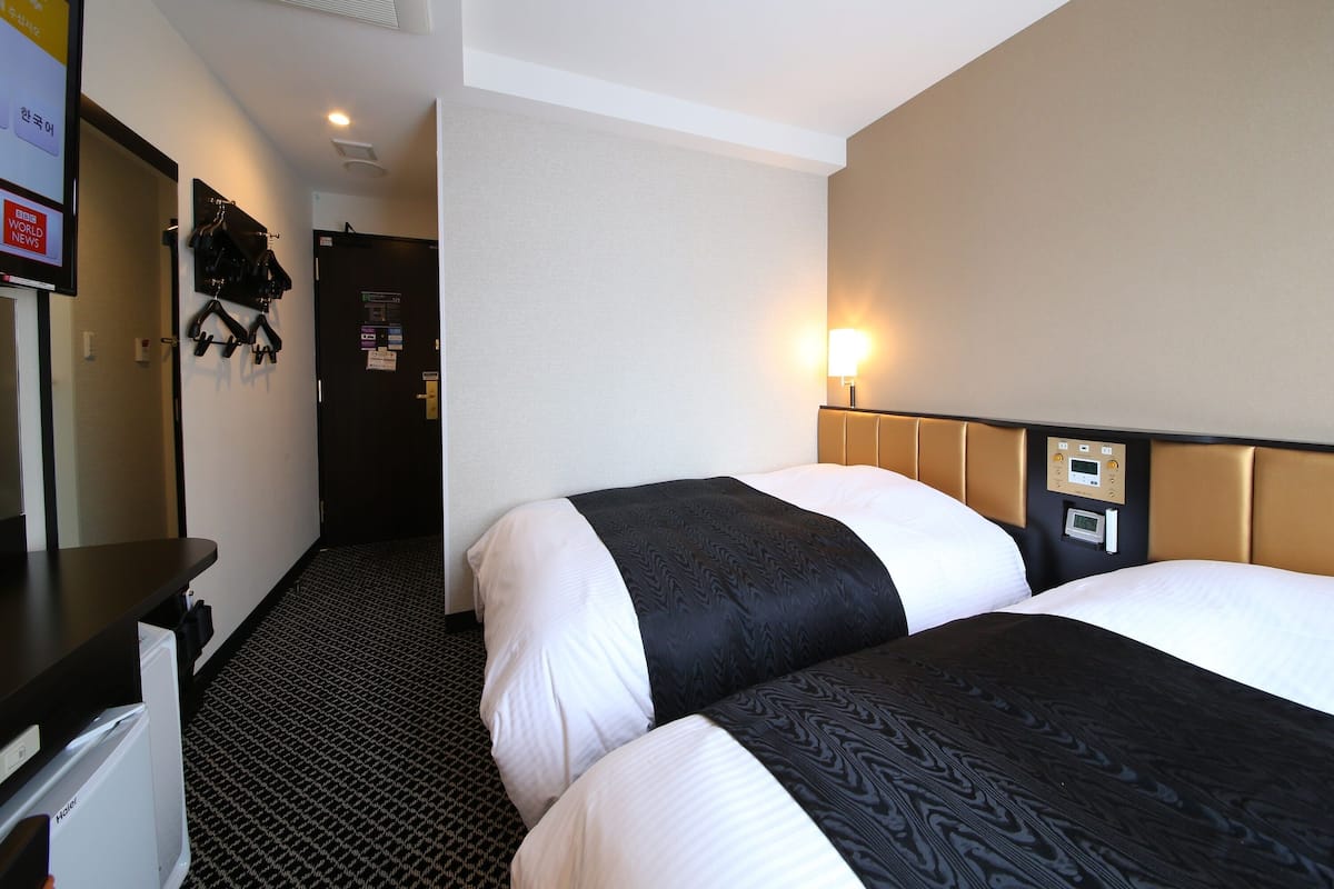 Down duvets, desk, blackout curtains, soundproofing
