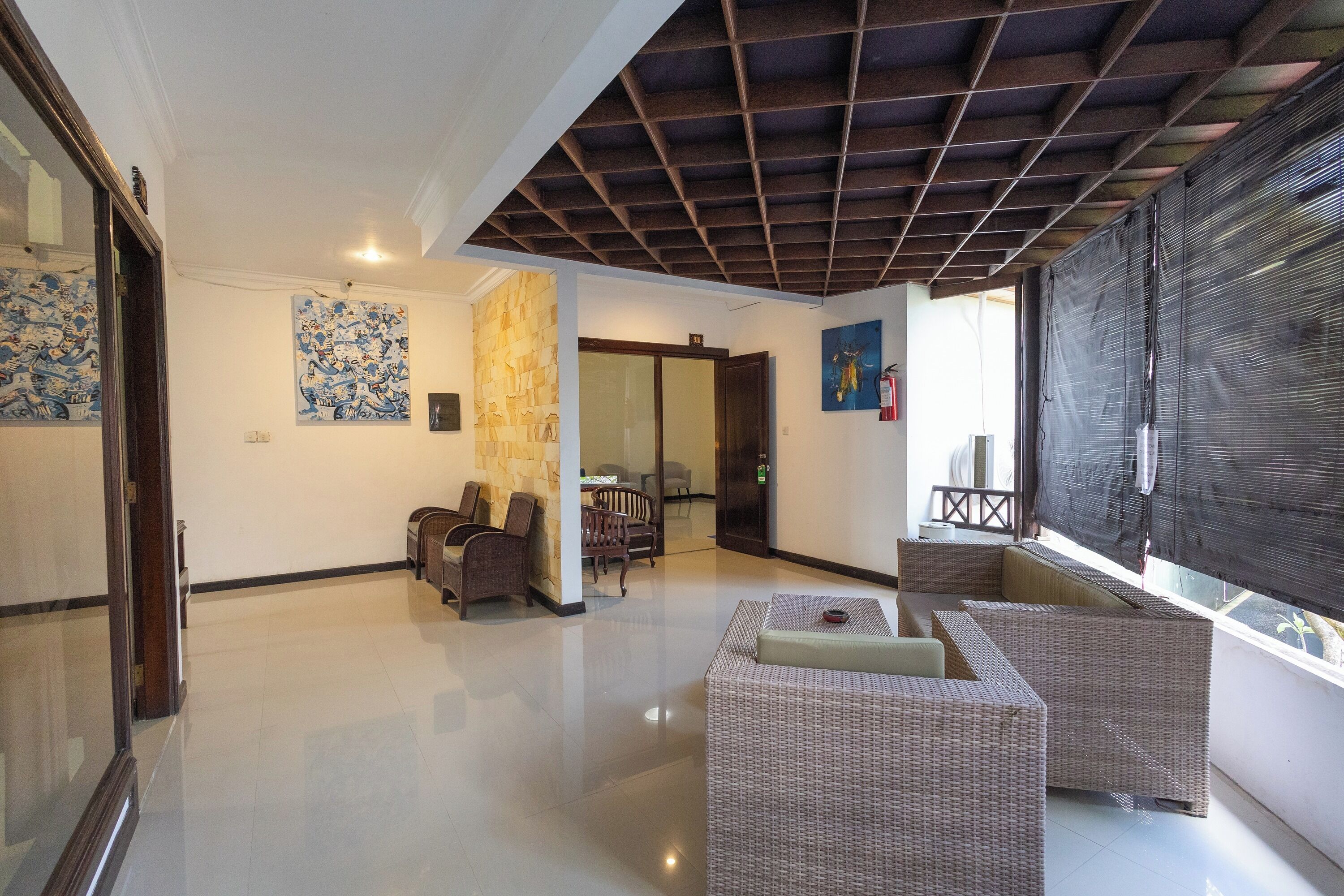 Family Room | Minibar, desk, WiFi (free), bed sheets