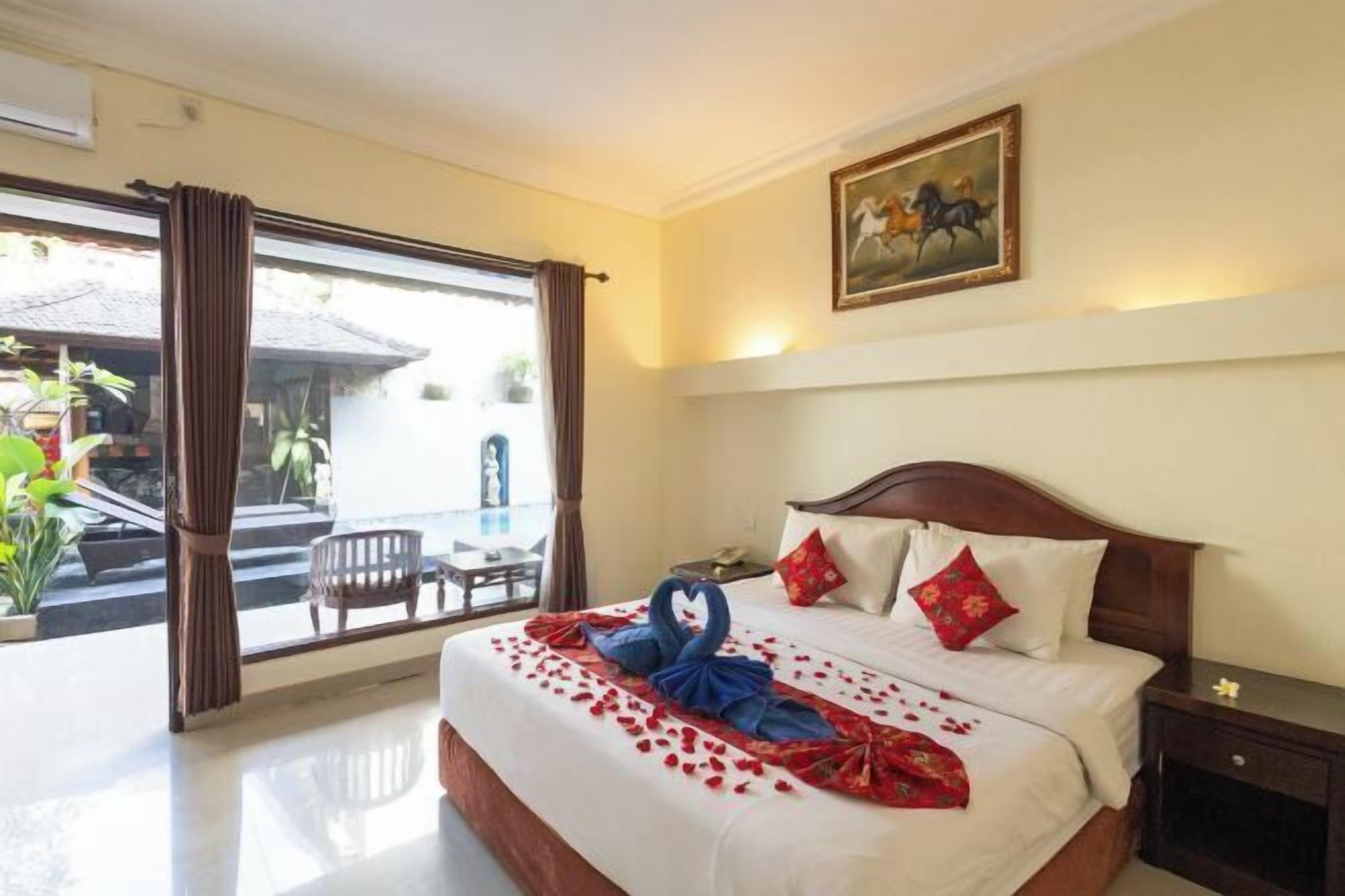 Frigobar, escrivaninha, Wi-Fi de cortesia, roupa de cama