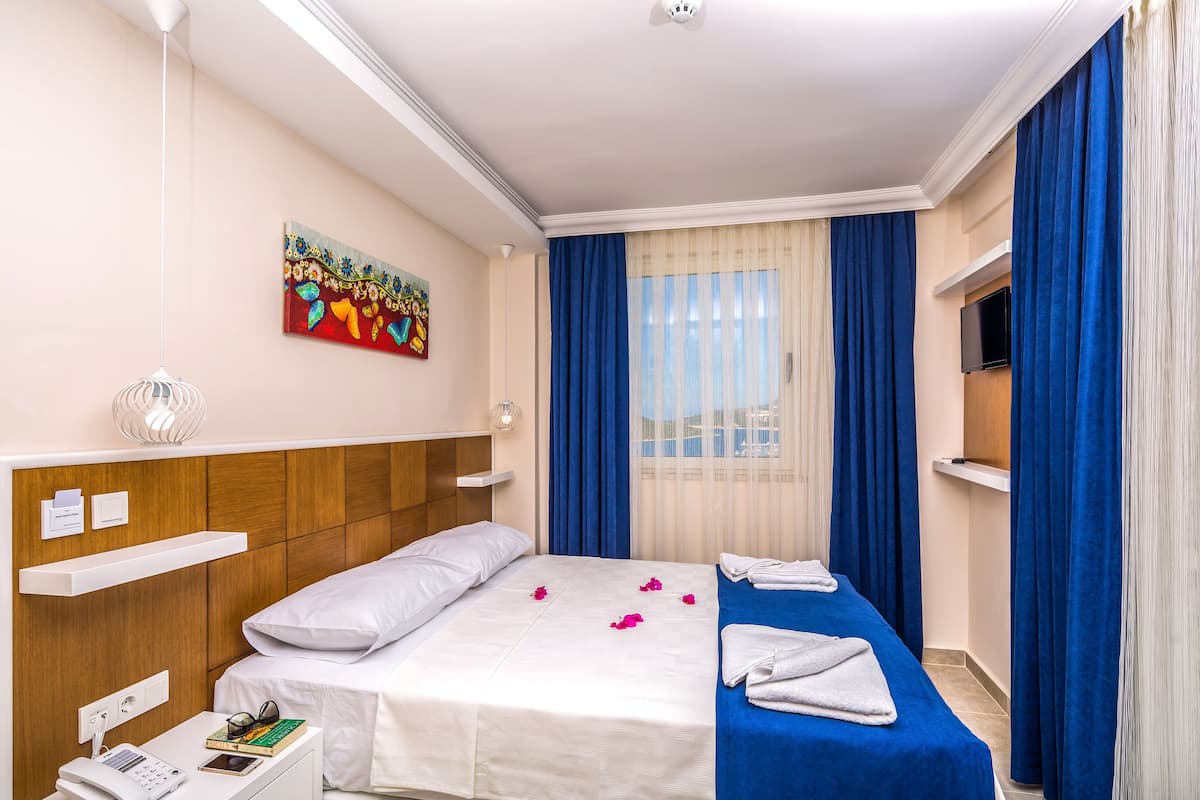 Double Room, Partial Sea View