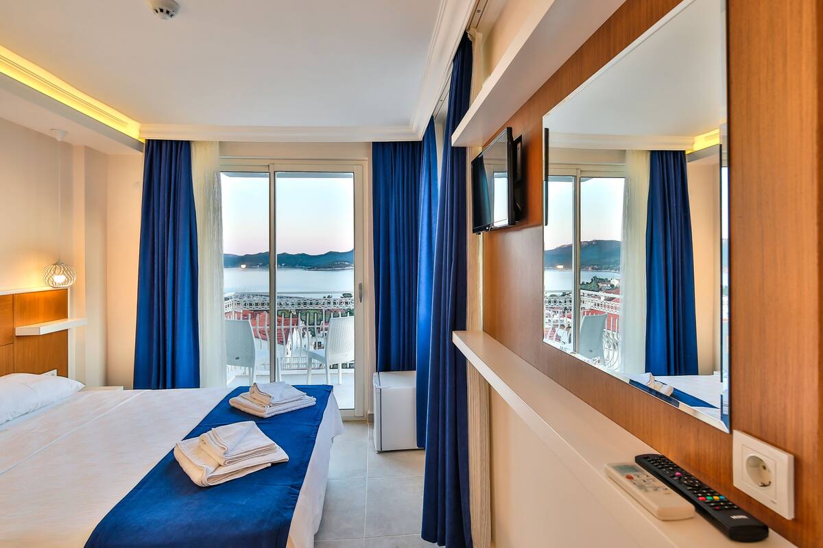 Standard Sea View Room
