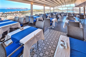 Breakfast, dinner served; Turkish cuisine, ocean views - Kas Artemis Hotel (Kas)