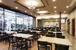 朝食 (ビュッフェ)、毎日提供 (1 名様 1850 JPY)