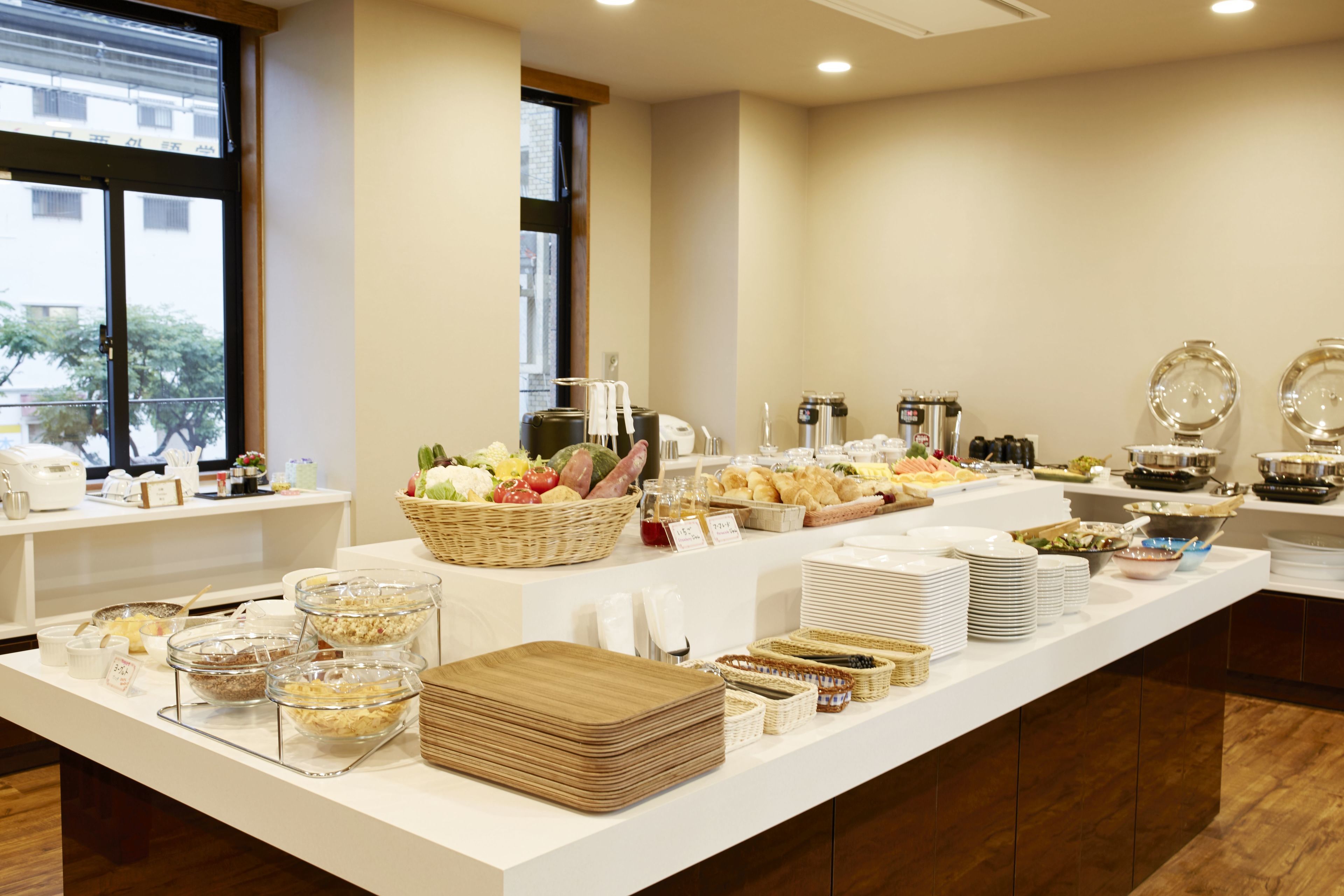 Daily buffet breakfast (JPY 1850 per person)