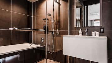 Deluxe Twin Room, Non Smoking (Main Building,30sqm) | Bathroom | Combined shower/tub, deep soaking tub, free toiletries, hair dryer